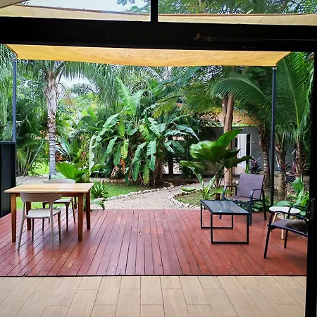 Pyramid Lodge Tamarindo