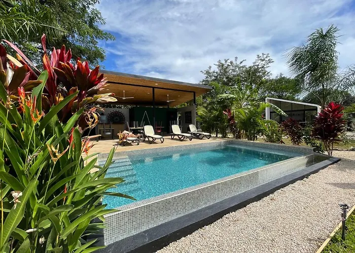 Pyramid Roche Tamarindo Bed & Breakfast 3*