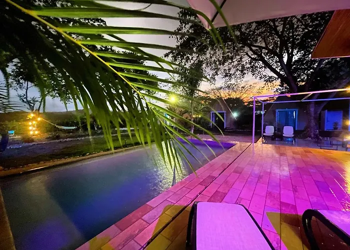 Pyramid Roche Tamarindo Bed & Breakfast 3*