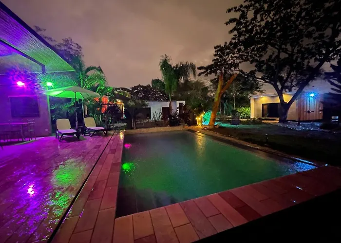 Pyramid Roche Tamarindo Bed & Breakfast