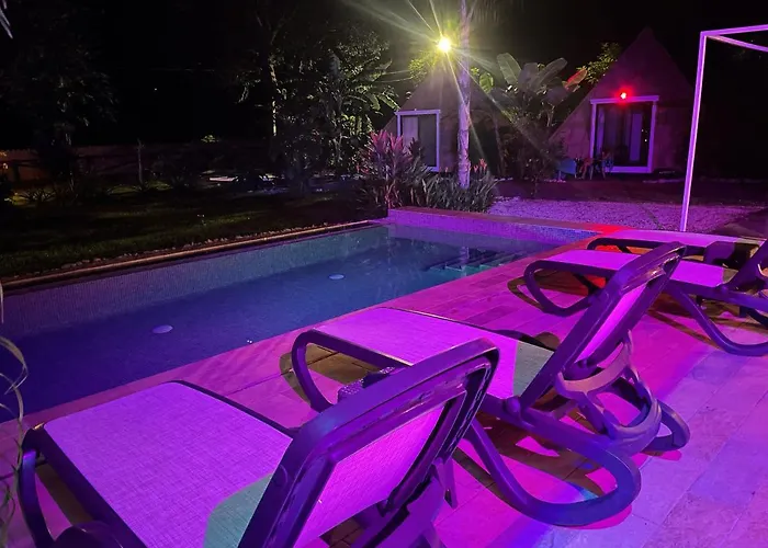 Pyramid Roche Tamarindo Bed & Breakfast