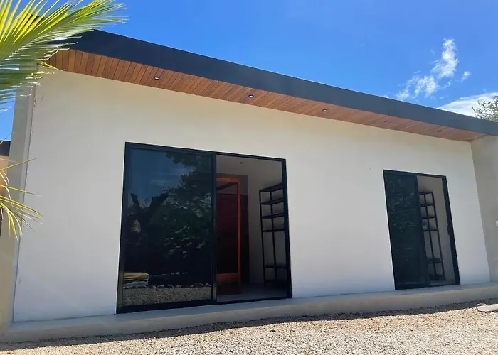 Bed & Breakfast Pyramid Roche Tamarindo 3*