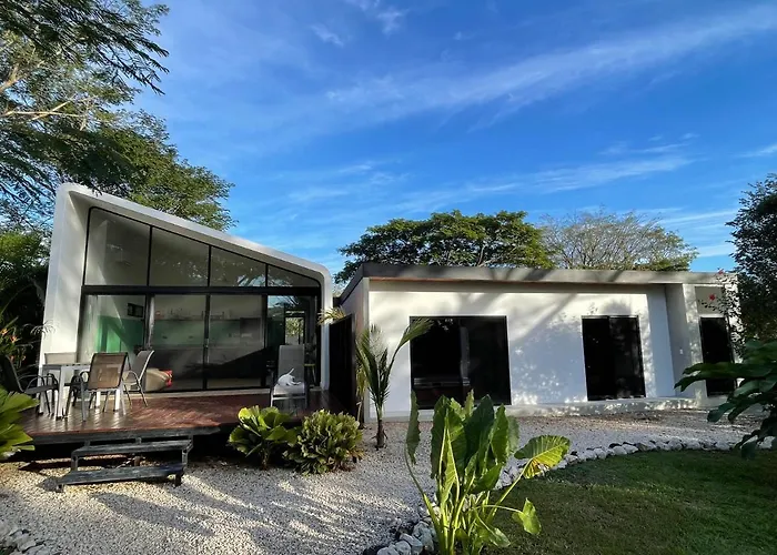 Pyramid Roche Tamarindo Bed & Breakfast